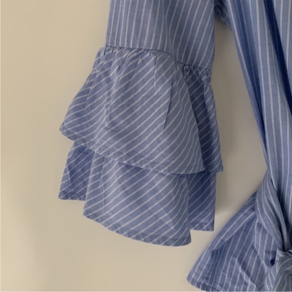 🖤5/$25 beachlunchlounge Blue Striped Ruffle Sleeve Blouse - Picture 7 of 12